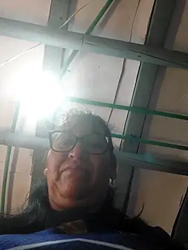 Chatroom XXX en direct de clarita_01