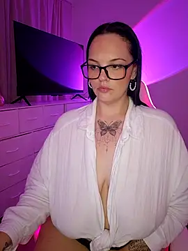 JUJUICY-'s Live XXX Chat