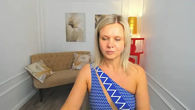 AgathaKlouin – Naživo XXX chat