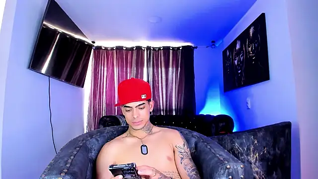 miguel_aguirre_'s Live XXX Chat