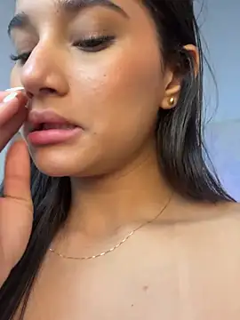 Chatroom XXX en direct de AlessiaVallmont