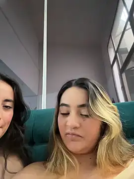 Antonella_Julieta 即時 XXX 聊天