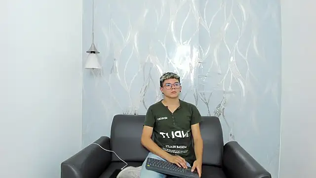 AndyFame1 Show in webcam