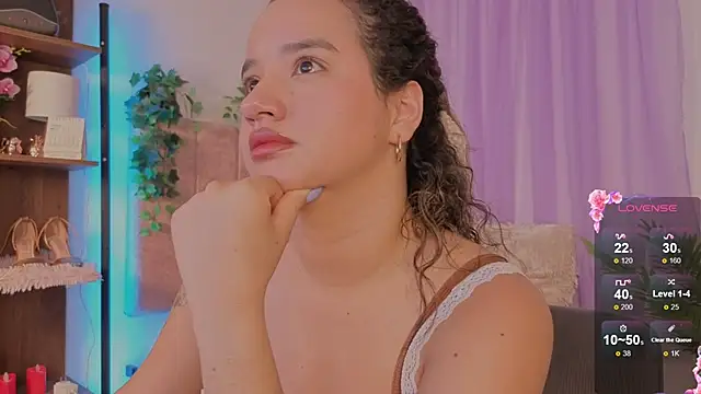 emilyrouxe Adlı Modelin Canlı XXX Sohbeti