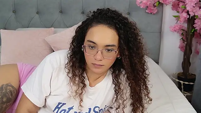 Taylor_Tina Show in webcam