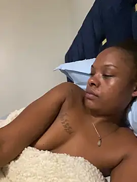 Dellah27 élő XXX-chatje