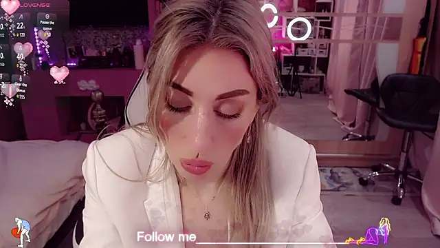 AnnieGOld_ লাইভ XXX চ্যাট