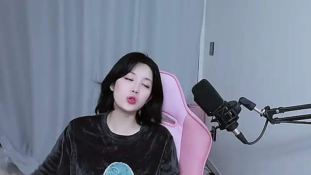 MISA_02 Adlı Modelin Canlı XXX Sohbeti