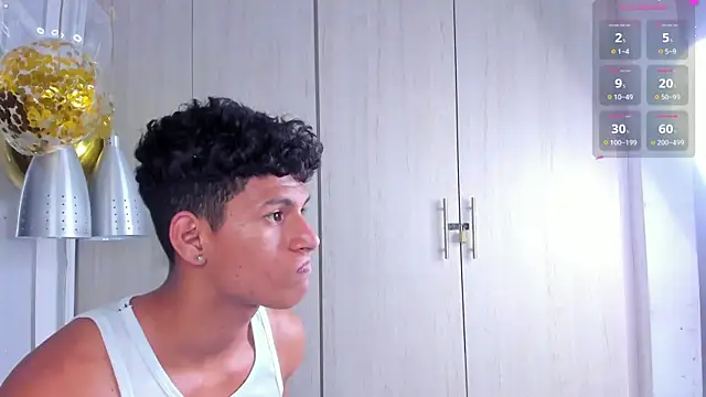 DomenicoRey Adlı Modelin Canlı XXX Sohbeti