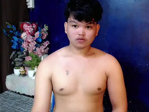 Rain_cum élő XXX-chatje