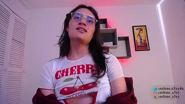 selene_cutie Show in webcam
