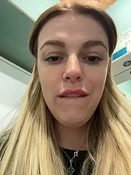 HarrietDart – Naživo XXX chat