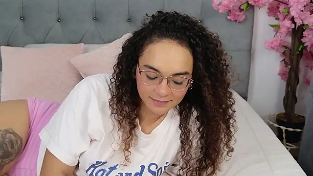 Taylor_Tina Adlı Modelin Canlı XXX Sohbeti