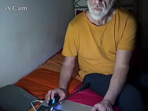 PierRiminiX: διαδικτυακό σόου στην κάμερα