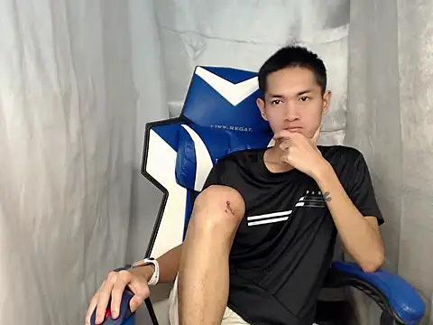 riks_tyler 即時 XXX 聊天