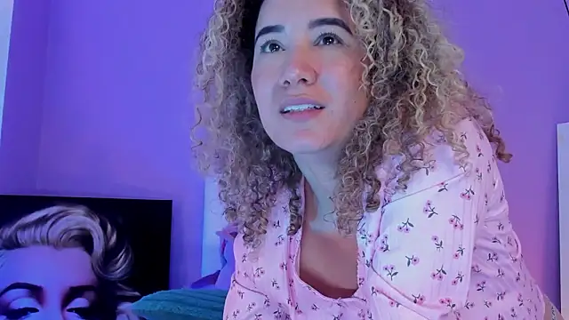 Charlotte11-11 Live XXX Chat