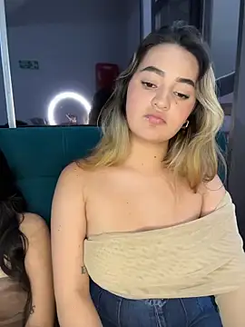 Antonella_Julieta Adlı Modelin Canlı XXX Sohbeti