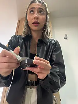 Ameellie: онлайн-секс-чат