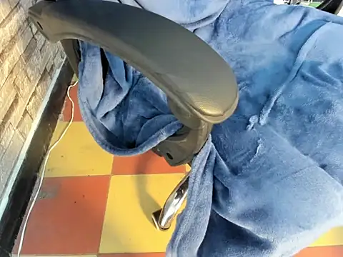 jay_orange Show in webcam