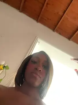 LiaTrainorn Live XXX chat