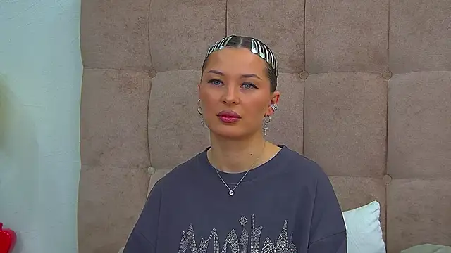 AlexandraBloom 即時 XXX 聊天