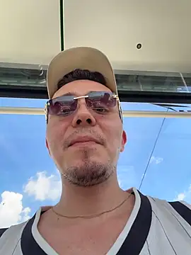 adam-rivera Chat XXX in diretta