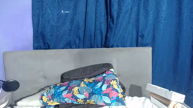 Charlot_suny_dirty Adlı Modelin Canlı XXX Sohbeti