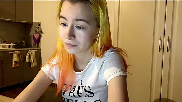 EmilyHeinのライブXXXチャット