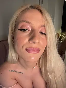 EllaCharm_ élő XXX-chatje