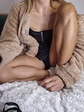 SexyErola27 Adlı Modelin Canlı XXX Sohbeti