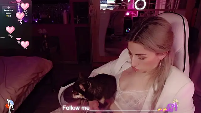 AnnieGOld_ Chat XXX in diretta