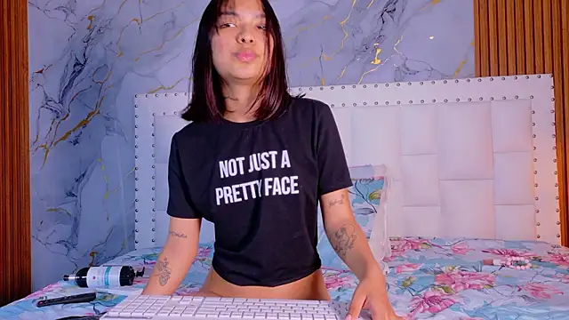 kinkylittlegirll 即時 XXX 聊天