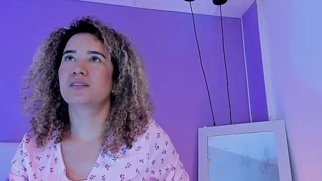 Chat XXX en directo de Charlotte11-11