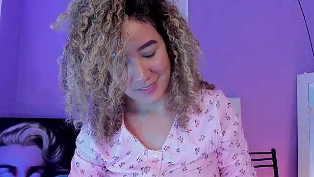 Charlotte11-11's Live XXX Chat