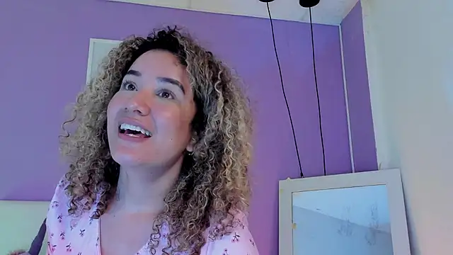 Charlotte11-11's Live XXX Chat