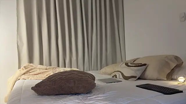 Miia_Vega_ Chat XXX in diretta