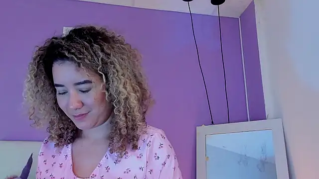 Chat XXX ao vivo de Charlotte11-11