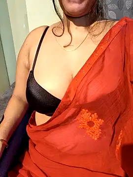 Poly_bhabi: διαδικτυακό σόου στην κάμερα