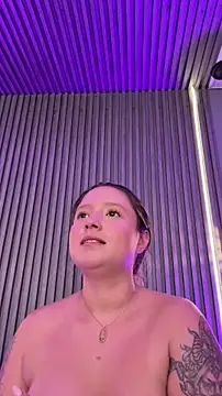 MiaPetit_ élő XXX-chatje