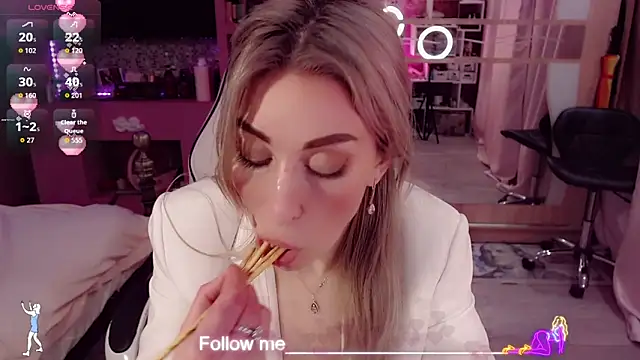 AnnieGOld_ élő XXX-chatje