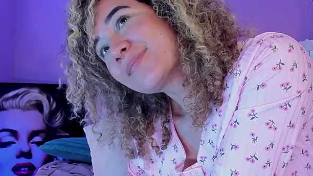 Charlotte11-11 Adlı Modelin Canlı XXX Sohbeti