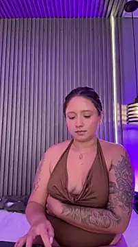 แชท XXX สดของ MiaPetit_