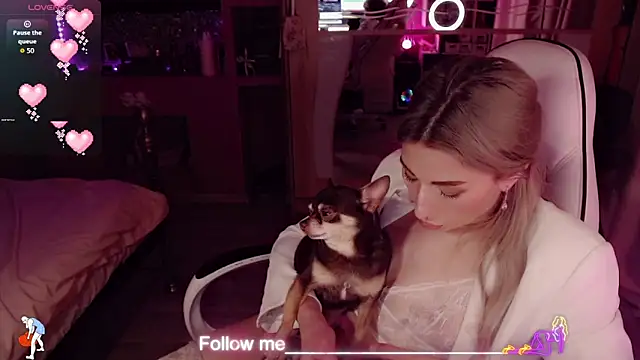 AnnieGOld_ Chat XXX in diretta