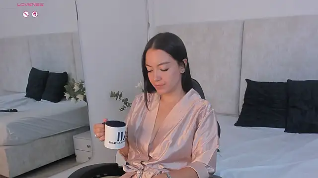 Megan-8: онлайн-секс-чат