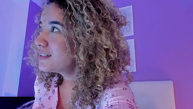 Charlotte11-11's Live XXX Chat