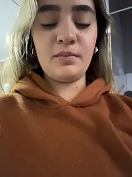 Antonella_Julieta Chat XXX in diretta