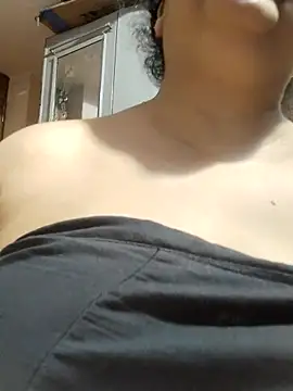 tamilthanushri 即時 XXX 聊天