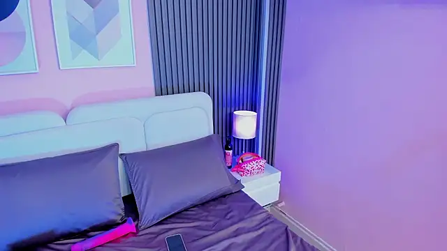 Clawdeen__wolf Show in webcam