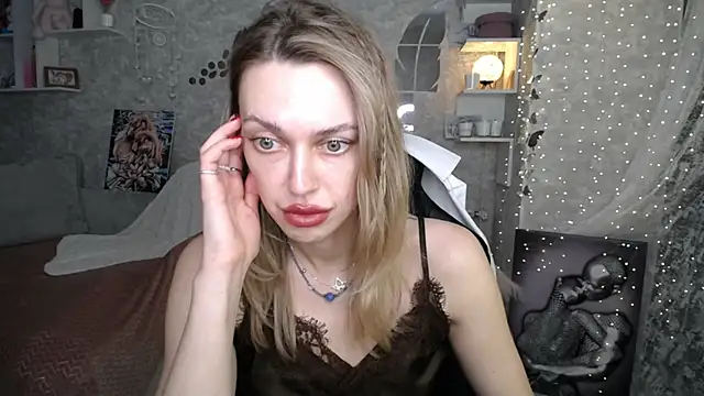 NickyAdamidi 即時 XXX 聊天