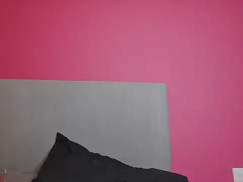 Slutty_Kiki_Bella Adlı Modelin Canlı XXX Sohbeti